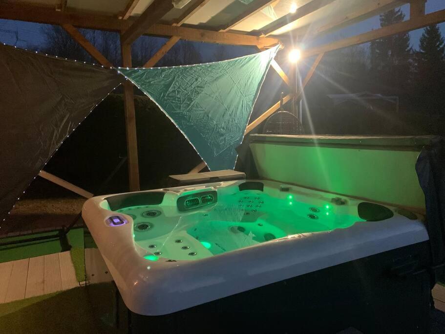 Chalet 2 Personnes Avec Jacuzzi Et Piscine Saisonniere Partagee Corcieux Εξωτερικό φωτογραφία