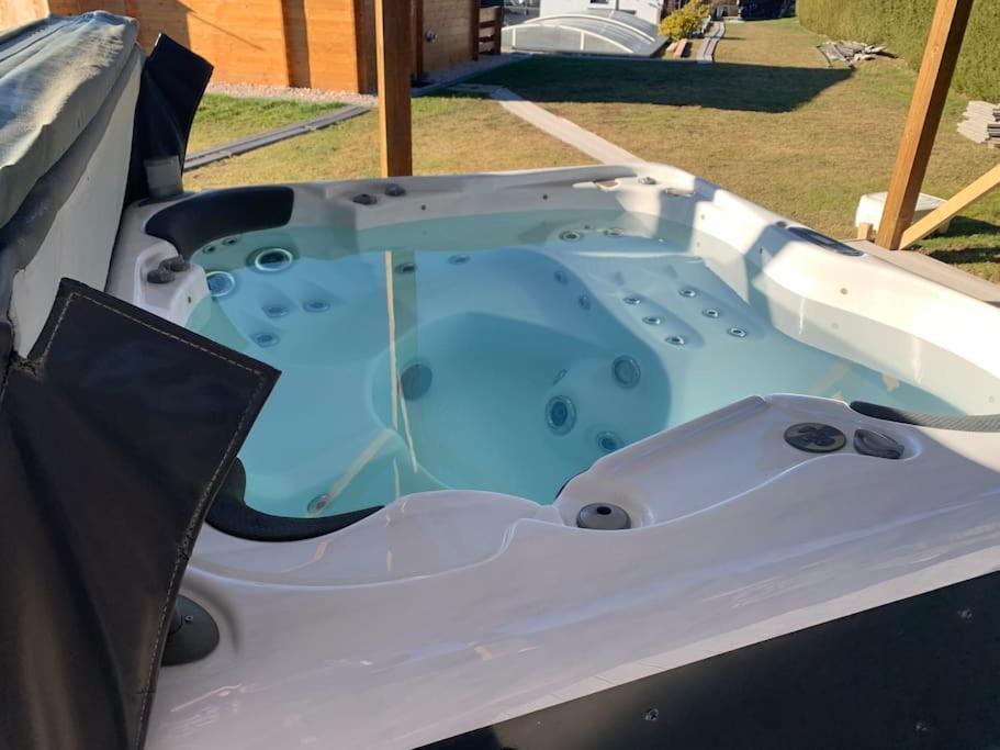 Chalet 2 Personnes Avec Jacuzzi Et Piscine Saisonniere Partagee Corcieux Εξωτερικό φωτογραφία