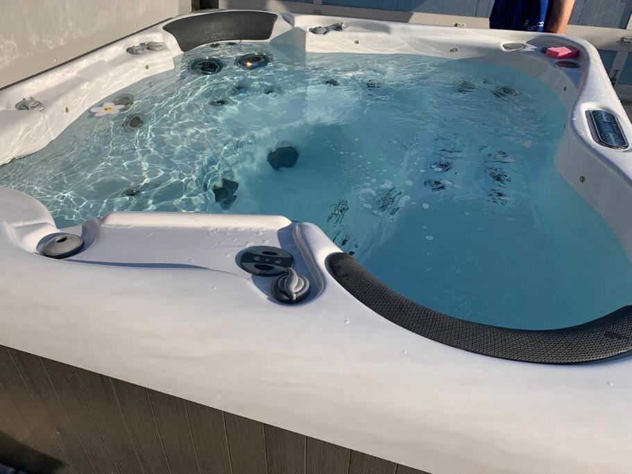 Chalet 2 Personnes Avec Jacuzzi Et Piscine Saisonniere Partagee Corcieux Εξωτερικό φωτογραφία