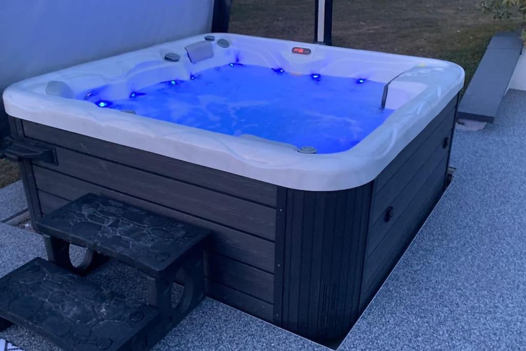 Chalet 2 Personnes Avec Jacuzzi Et Piscine Saisonniere Partagee Corcieux Εξωτερικό φωτογραφία