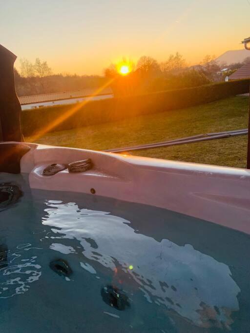 Chalet 2 Personnes Avec Jacuzzi Et Piscine Saisonniere Partagee Corcieux Εξωτερικό φωτογραφία